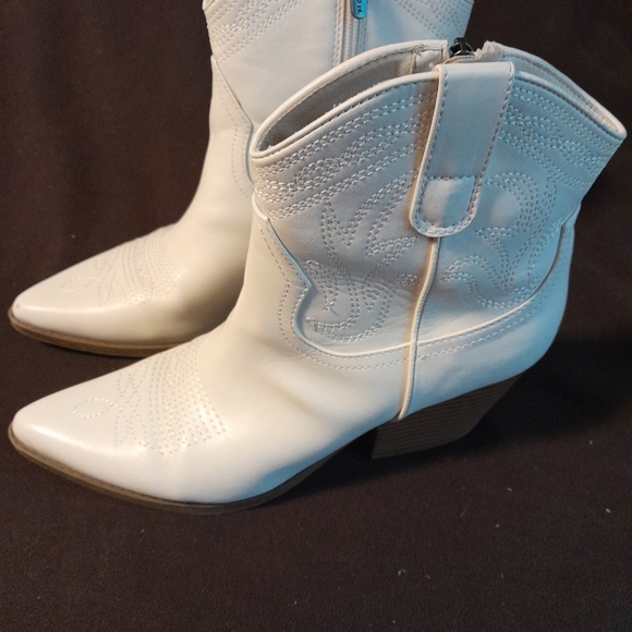 Indigo Rd. Booties - Picture 2 of 4